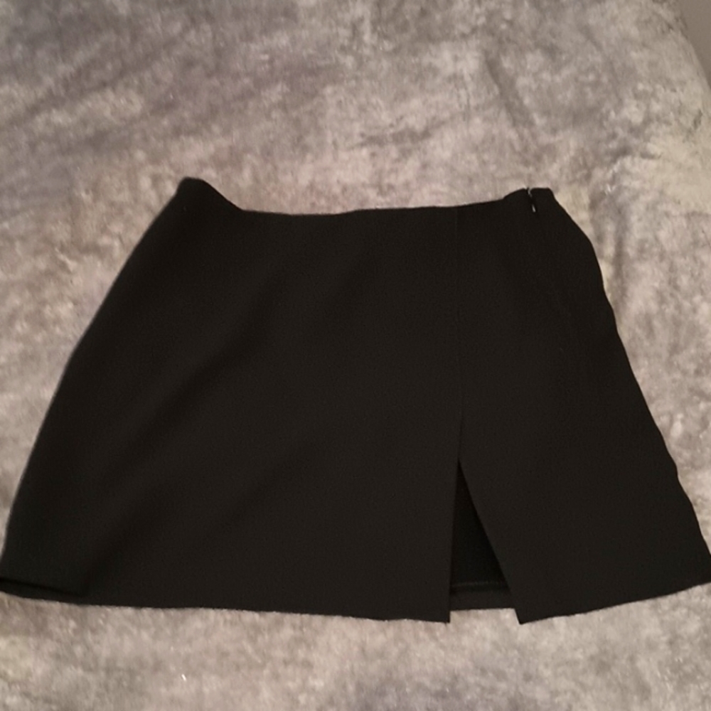 '90s vintage sprit de corp skirt with a zip-up side.